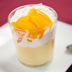 Oreillons d'abricots et chantilly
