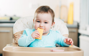 Une alimentation riche en fromage dès le plus jeune âge protégerait des allergies.