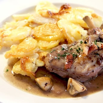 Poulet façon coq au vin et Gratin de pommes de terre texture entière