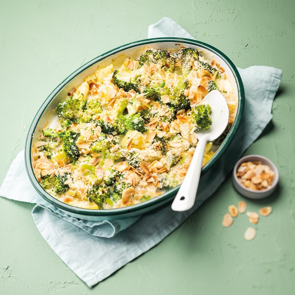 Gratin de brocolis et pommes de terre aux amandes grillées