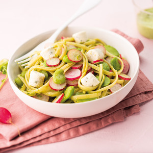 Linguine aux radis, pesto aux fanes