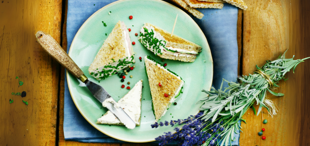 Mini-club sandwichs au jambon et concombre